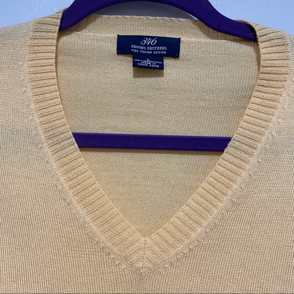 Brooks Brothers 346 100% Merino Wool V Neck Sweater Yellow Size Large - Picture 3 of 7
